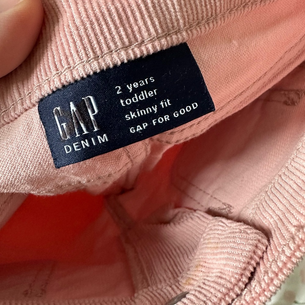 NWOT Gap pink patch pocket corduroys size 2T - Picture 3 of 3